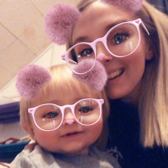 Meet your Posher, Carly - Picture 2 of 2